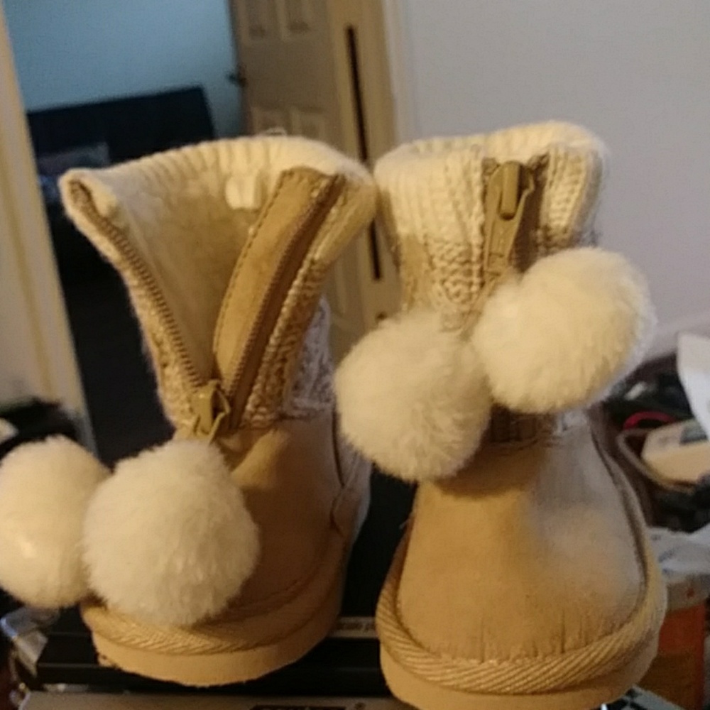 Rene pom pom size 2 front zipper boots